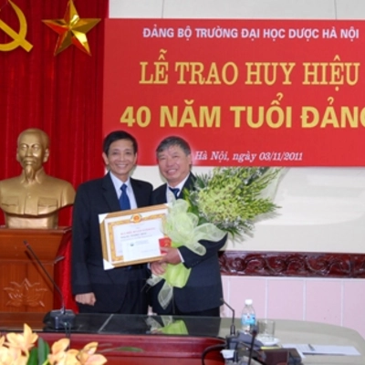 40 -year -membership badge awarding ceremony