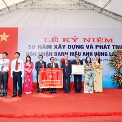 Hanoi University of Pharmacy have celebrated 50 years of construction and development, receiving the title of Labor Hero