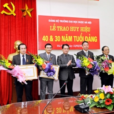 Ceremony of awarding medals of 30&40 year-party membership and reward for party units and members