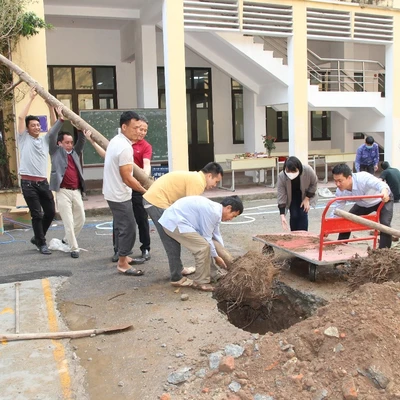 Trường Đại học Dược Hà Nội hưởng ứng “Tết trồng cây đời đời nhớ ơn Bác Hồ” nhân dịp xuân Tân Sửu 2021.