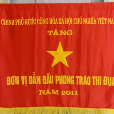 Trường Đại học Dược Hà Nội được nhận cờ đơn vị dẫn đầu phong trào thi đua của Thủ tướng Chính phủ