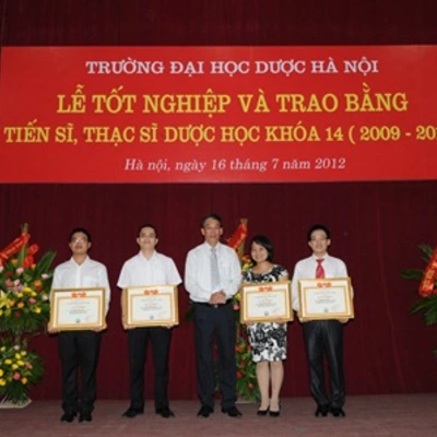 Lễ tốt nghiệp và trao bằng Tiến sĩ, Thạc sĩ Dược học năm 2012