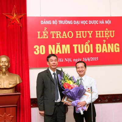 Lễ trao Huy hiệu 30 năm tuổi Đảng