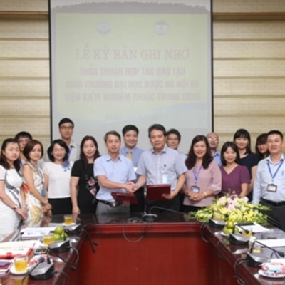 Ký kết thỏa thuận hợp tác đào tạo giữa Trường Đại học Dược Hà Nội với Viện kiểm nghiệm thuốc Trung ương