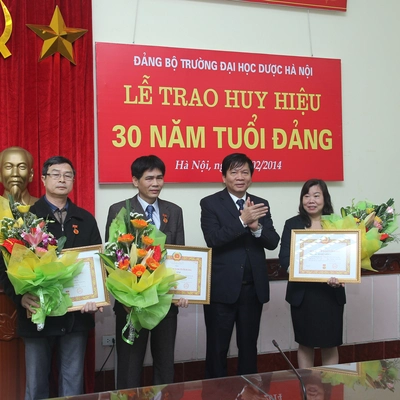 Lễ trao Huy hiệu 30 năm tuổi Đảng (24/2/2014)