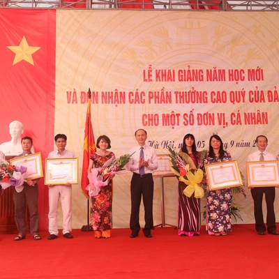 Lễ khai giảng năm học mới 2014 – 2015 và đón nhận các phần thưởng cao quý của Đảng, Nhà nước