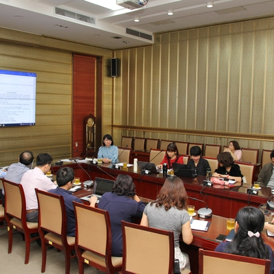 Đoàn kiểm tra Đảng ủy Khối các trường Đại học cao đẳng Hà Nội làm việc với Đảng ủy Trường Đại học Dược Hà Nội.