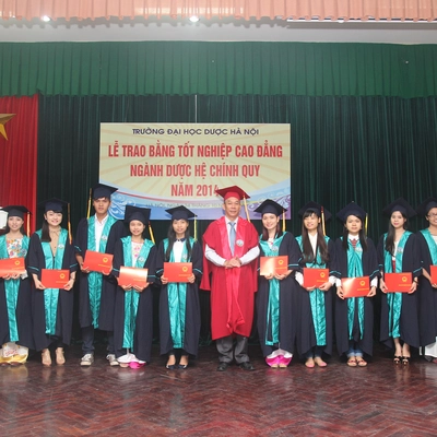 Lễ trao bằng tốt nghiệp Cao đẳng ngành Dược năm 2014