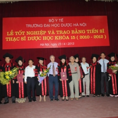 Lễ tốt nghiệp và trao bằng Tiến sĩ, Thạc sĩ Dược học năm 2013