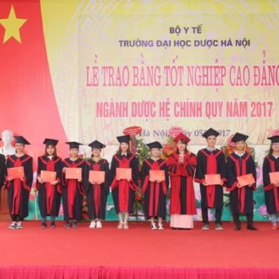 Graduation Degree Awarding Ceremony for the 5th course of Associate Pharmacist.